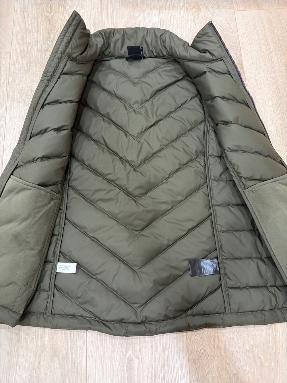 The North Face Olive Green Quilted Insulated Women's Vest MEDIUM - Picture 4 of 8